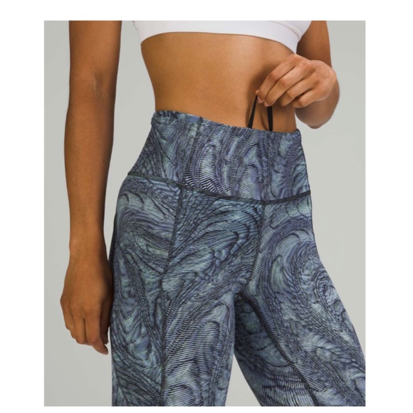 LULULEMON Fast and Free High Rise Crop 23" Dimensional Icing Blue Multi Size 4 - Picture 3 of 13